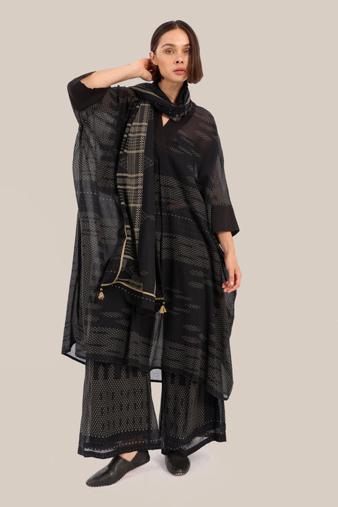 Embroidered oversized kaftan dress with V neckline